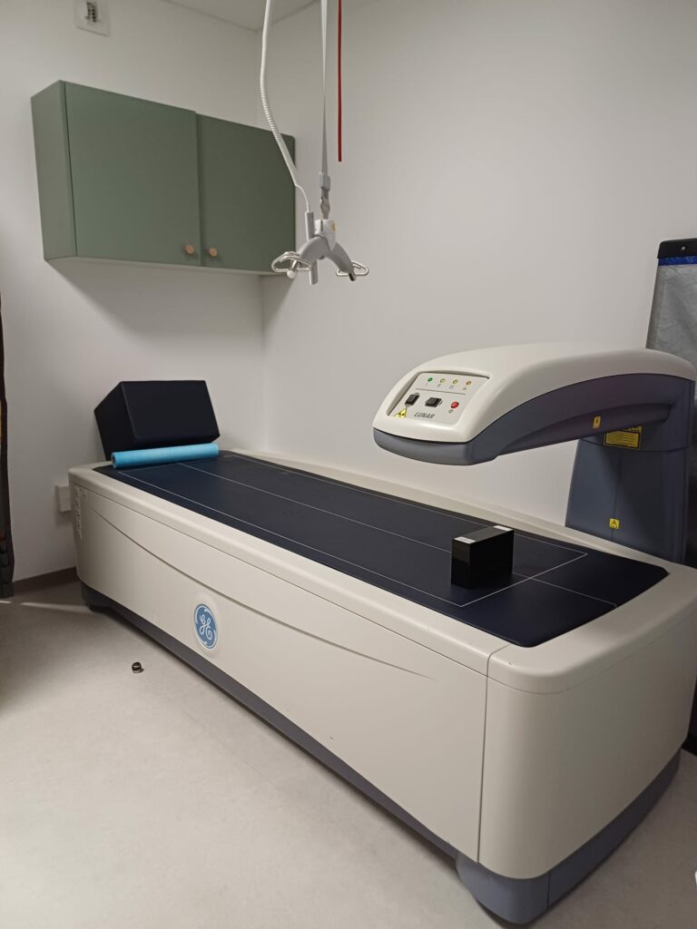 Photo de la table d'examen GE pour ostéodensitometrie au centre de radiologie Montpellier Propara